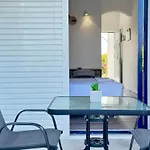 Modern With Garden, Near - El Greco No 2 *