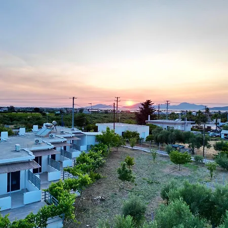 شقة Modern With Garden, Near - El Greco No 2 Tigaki